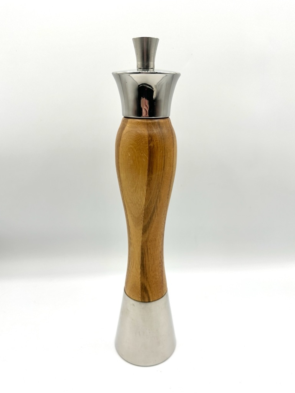 Nambé Peppermill, wooden Shaft, High Quality. 2012 Vintage. - Picture 6 of 13
